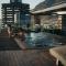 "Table Mountain View" - Stylish one bedroom with stunning Lions Head & Table Mountain views