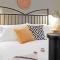 Cheerful Stays: Spacious Flat in Vibrant Leith - إدنبرة