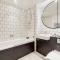 Deluxe One Bed Apartment by London ExCeL - London