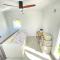 Modern Townhouse 7 mins walk from the beach and 15 mins from port