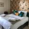 Carlton House - Spacious 4 Bed Victorian townhouse