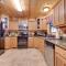 Broken Bow Cabin with Hot Tub and Deck - 4 Mi to Lake! - Broken Bow