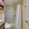 Englewood Apt with Patio in Denver Tech Center - إنجليوود