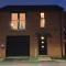 5 Star Luxury Small Cosy House with Lake View