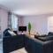 MODERN 2 BEDROOM 2 BATHROOM APARTMENT SLEEPS 4 IN WARRINGTON FOR WORK AND LEISURE WITH PRIVATE PARKING BY AMAZING SPACES RELOCATIONS Ltd