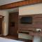hotel apple blossom 2 minutes walking from Mall road