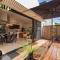 Park Place Luxe - Stylish & Central Apartment