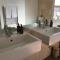 Carlton House - Spacious 4 Bed Victorian townhouse