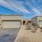 Carefree Home Pool Access and Mountain Views!