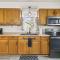 Great Location! Cozy Home with Huge Backyard - Воррен