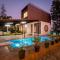 StayVista's Vinho Sunsets - Farm-View Villa Near Sula with Pool & Terrace - Girnāre
