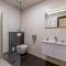 Leonis Restaurant & Rooms
