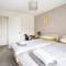 Stevenage Contractors x8 New 3 bedroom House Free Wifi, Parking, Towels all inclusive & Large Garden - Stevenage