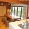 『一軒丸々貸切』徒歩5分圏内カフェ 自然を満喫 Modern Ski Chalet +WiFi & 5min walk to cafes.