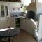 Tiny house 12m2 in holiday park with 55 m2 pool - Tolox