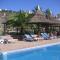 Tiny house 12m2 in holiday park with 55 m2 pool - Tolox