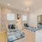 #371-Stunning 6 bed with modern decor, south facing pool and spa overlooking water - 基西米