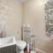 Livestay-Knightsbridge Mews House with Private Parking and Private Patio - Londyn