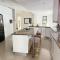 Cozy home with a pool in a leafy suburb of Lonehill, wake up to the sound of trees & birds!! - Sandton