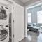 **NEW mOdernLUX best OTR condo *Park ONsite**