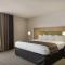 GreenTree Inn & Suites Phoenix Sky Harbor