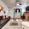 Color Pop Cottage - Half mile from Plaza district