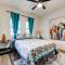 Color Pop Cottage - Half mile from Plaza district