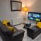 Whole House - 4 Bedrooms - Parking - Sleeps 8