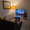 Whole House - 4 Bedrooms - Parking - Sleeps 8