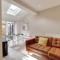 Beautiful, 3 Bedroom Terrace, 2 minutes walk from Chester train station.