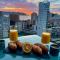 Travelers Beach Apartment with sea view, free coffee & parking