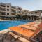 Alexis Apartments - Modern 2-bedroom with swimming pool