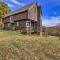 Deck and Mtn Views Fain Chalet in Kingsport