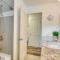 Lovely Kailua-Kona Home about 2 Mi to Town and Beach!
