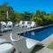 Bright & Airy new Condo, 5 min walk to Jaco Beach! - Jacó