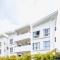 Bright & Airy new Condo, 5 min walk to Jaco Beach! - Jacó