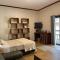 Grape Juice Retreat Rustic romantic gateway 5mins to beaches & town
