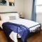 Urban Cottage: Homey & Convenient