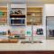 Historic 2BR 1BA with King bed-Fast Wi-Fi 75 OLED TV