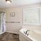 Hot Tub! LRG Home! Sleeps 16!Near Ithaca! Dogs OK - Lansing
