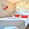LocaLise au Guilvinec - A15 - Vue sur la mer la piscine et le jardin - Tout à pied, plages, port, centre, commerces, marché - Wifi inclus - Animaux bienvenus - Linge de lit inclus