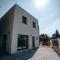 Villa Moderne avec Jacuzzi proche dAvignon