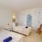 Villa Sunset,sleeps 9,heatable pool,walk to marina