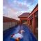 Dawn Light Villa, Sire