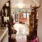 Cheerful 4 bedroom house with garden free parking