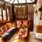 Cheerful 4 bedroom house with garden free parking