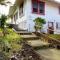 YOUR HILO HOMEBASE - Lovely 3 Bedroom in Heart of Hilo with AC!