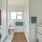 Blush on Broadbeach- beachside and pet friendly, 3rd floor walk up