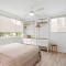 Blush on Broadbeach- beachside and pet friendly, 3rd floor walk up