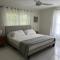 Great location with lake view - Naples